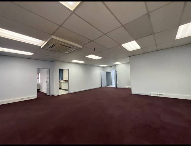 3,302M² OFFICE TO LET IN SPARTAN